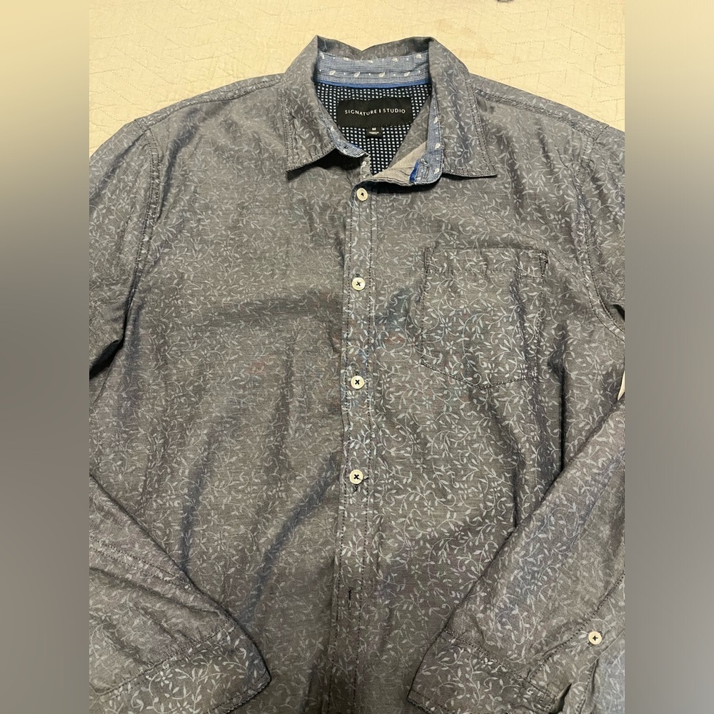 Men’s button down shirt M